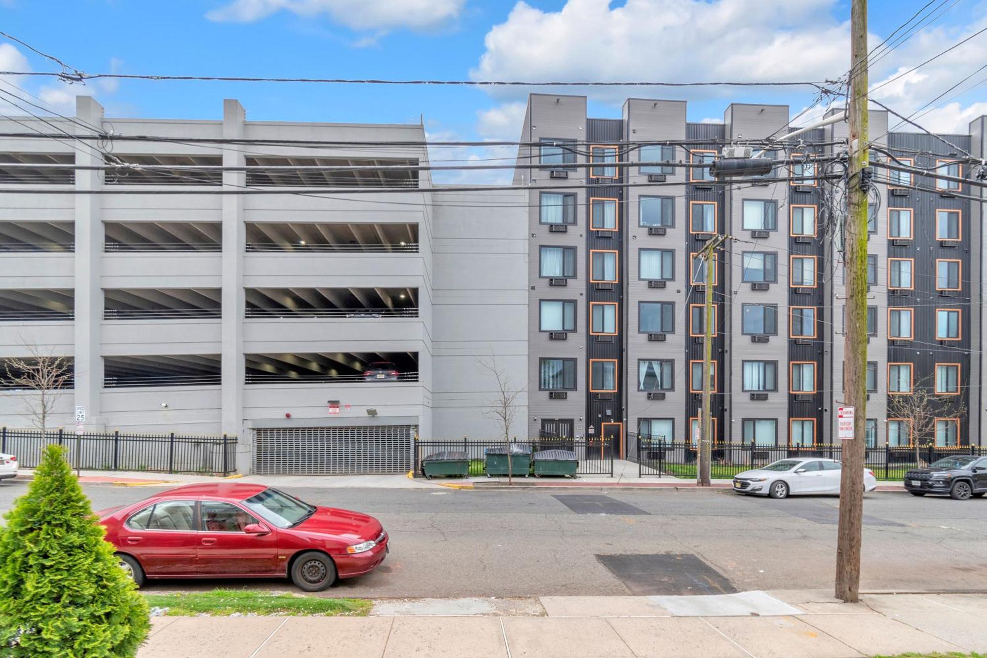 Royal Oasis Indoor Pool, Free Parking, Near Nyc Apartment Elizabeth Exterior photo