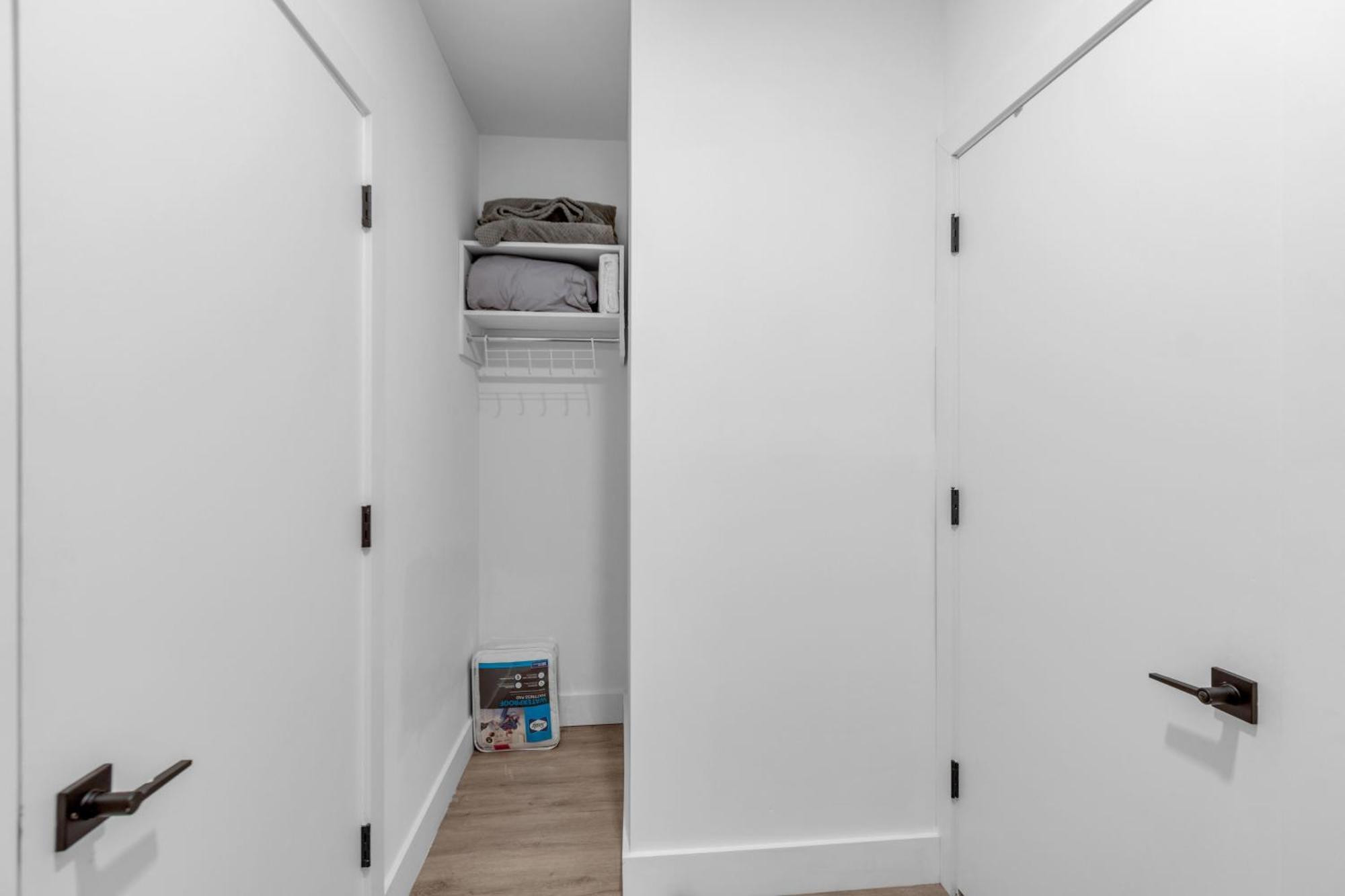 Royal Oasis Indoor Pool, Free Parking, Near Nyc Apartment Elizabeth Exterior photo