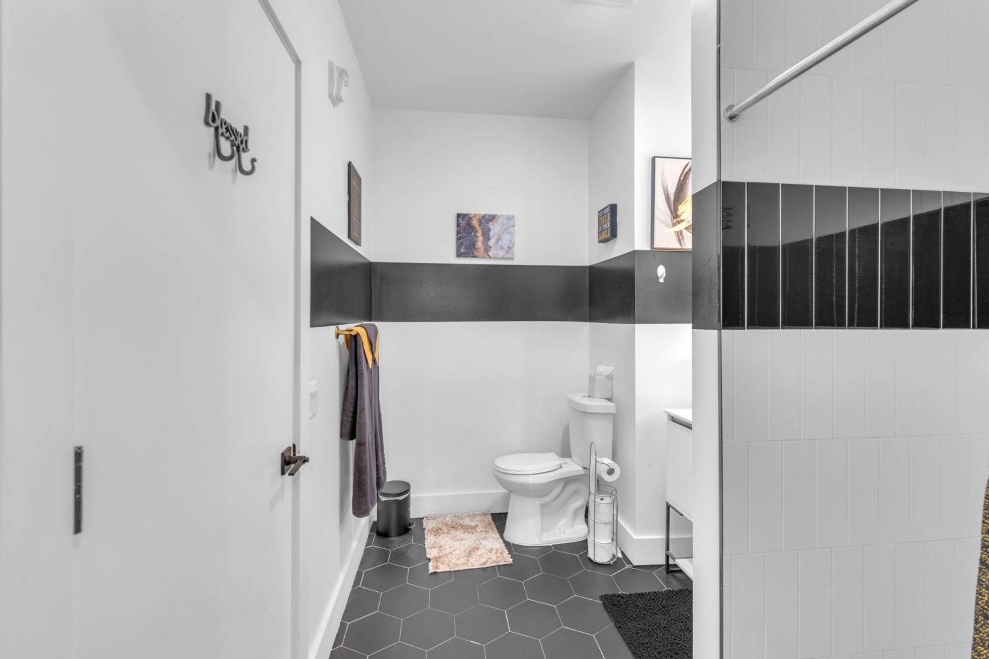Royal Oasis Indoor Pool, Free Parking, Near Nyc Apartment Elizabeth Exterior photo