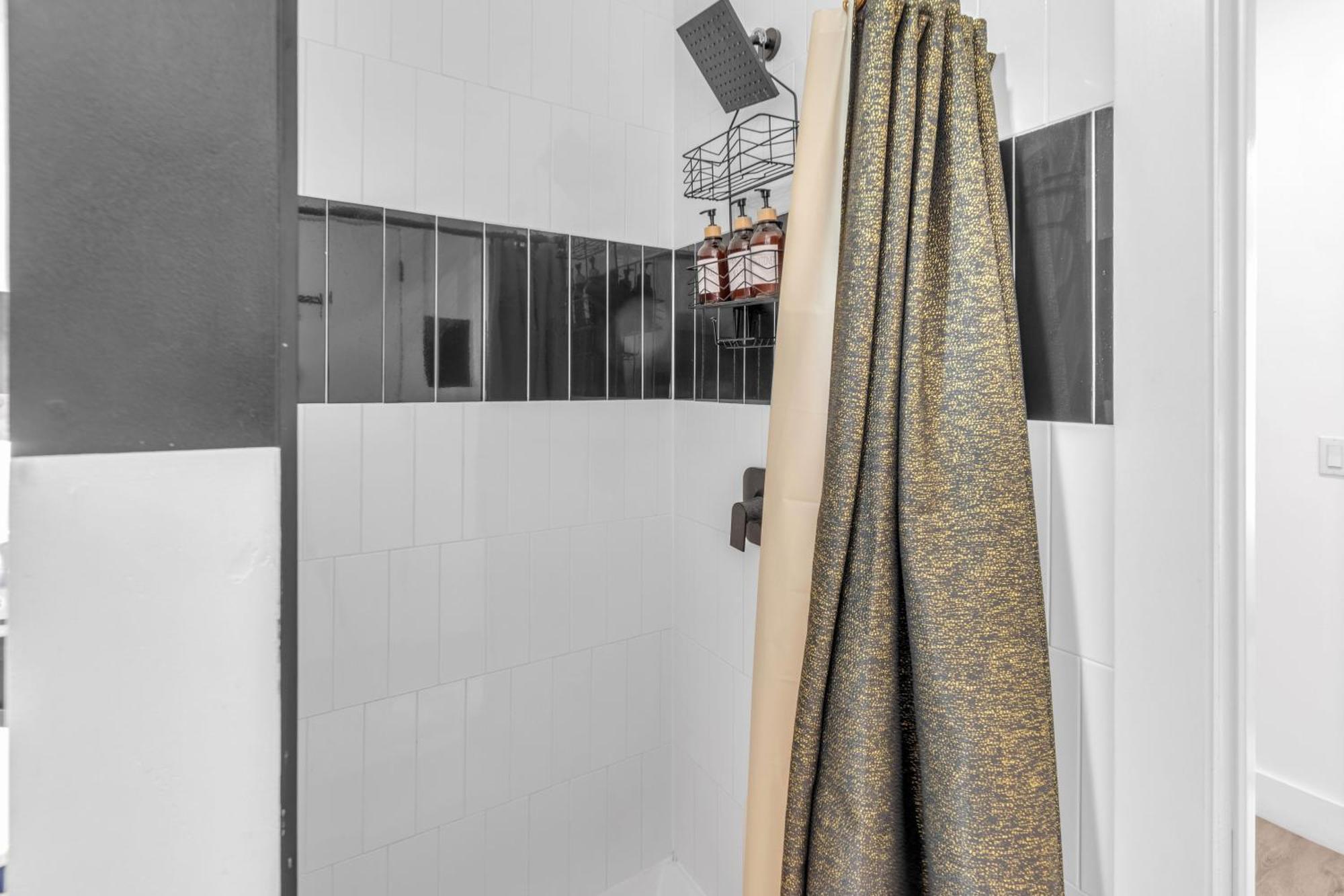 Royal Oasis Indoor Pool, Free Parking, Near Nyc Apartment Elizabeth Exterior photo