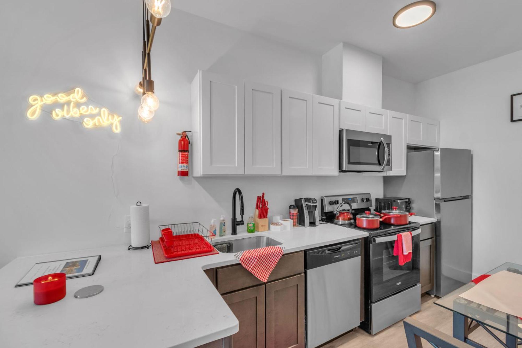 Royal Oasis Indoor Pool, Free Parking, Near Nyc Apartment Elizabeth Exterior photo