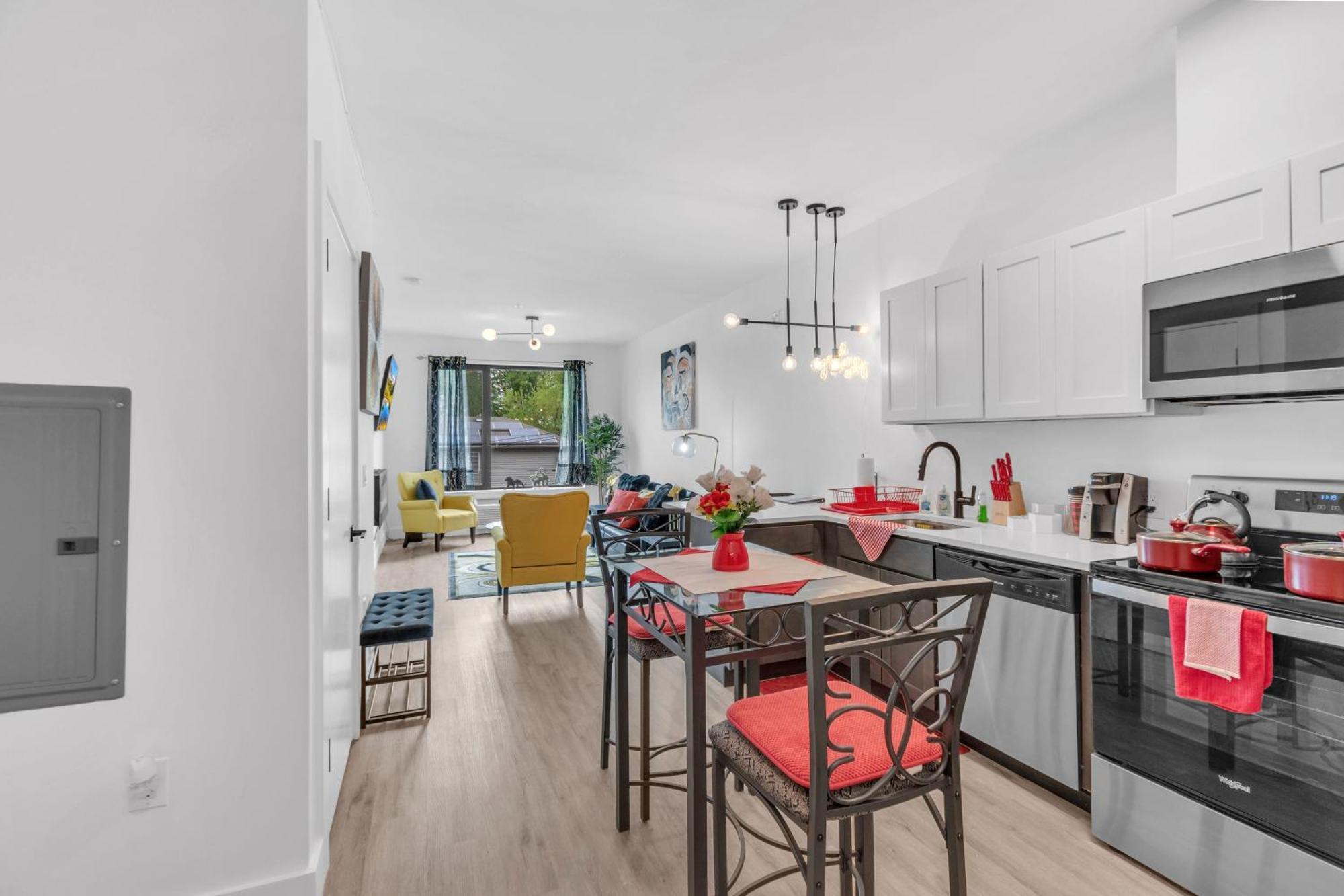 Royal Oasis Indoor Pool, Free Parking, Near Nyc Apartment Elizabeth Exterior photo